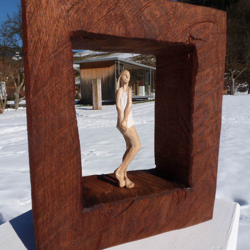 Junges fraulein verlegen a 2015